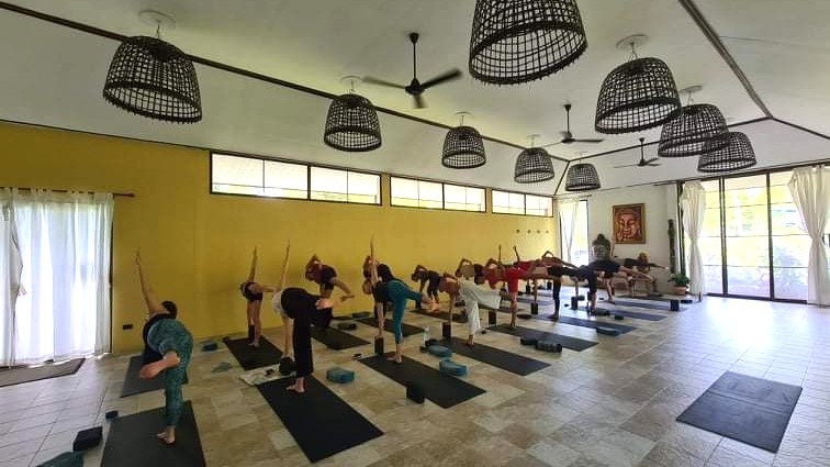 Ardha Chandrasana Yogalehrerausbildung Thailand Koh Phangan Wonderland healing center