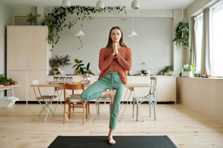 Yoga im Stehen – Stabilität, Ausrichtung und Präsenz kultivieren