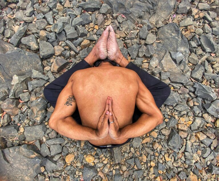 Yoga für den Rücken: Biomechanik, Atmung und Beckenkontrolle verstehen