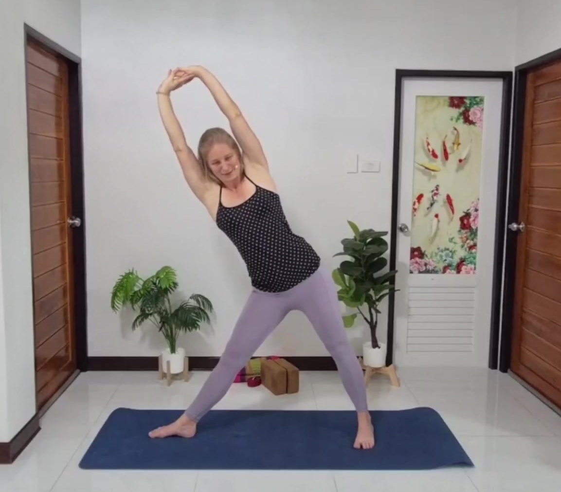 Dreieckshaltung (Trikonasana) Variation mit Fokus auf Hüftöffnung