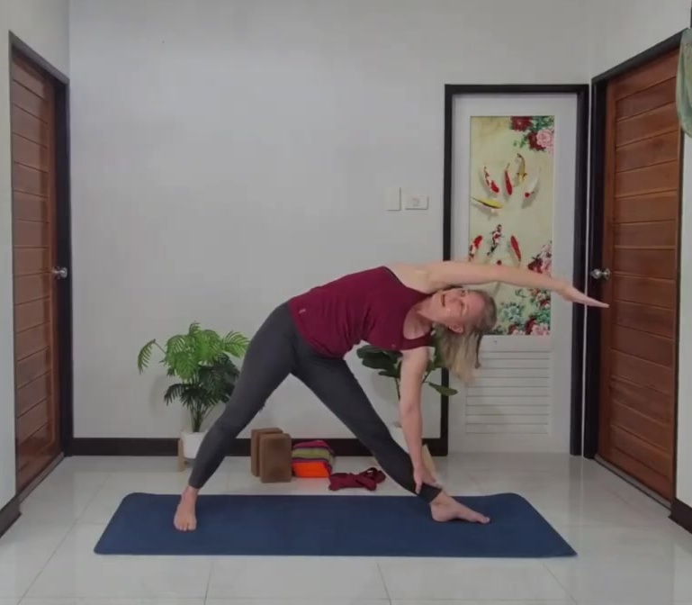 Trikonasana – Runde Variante
